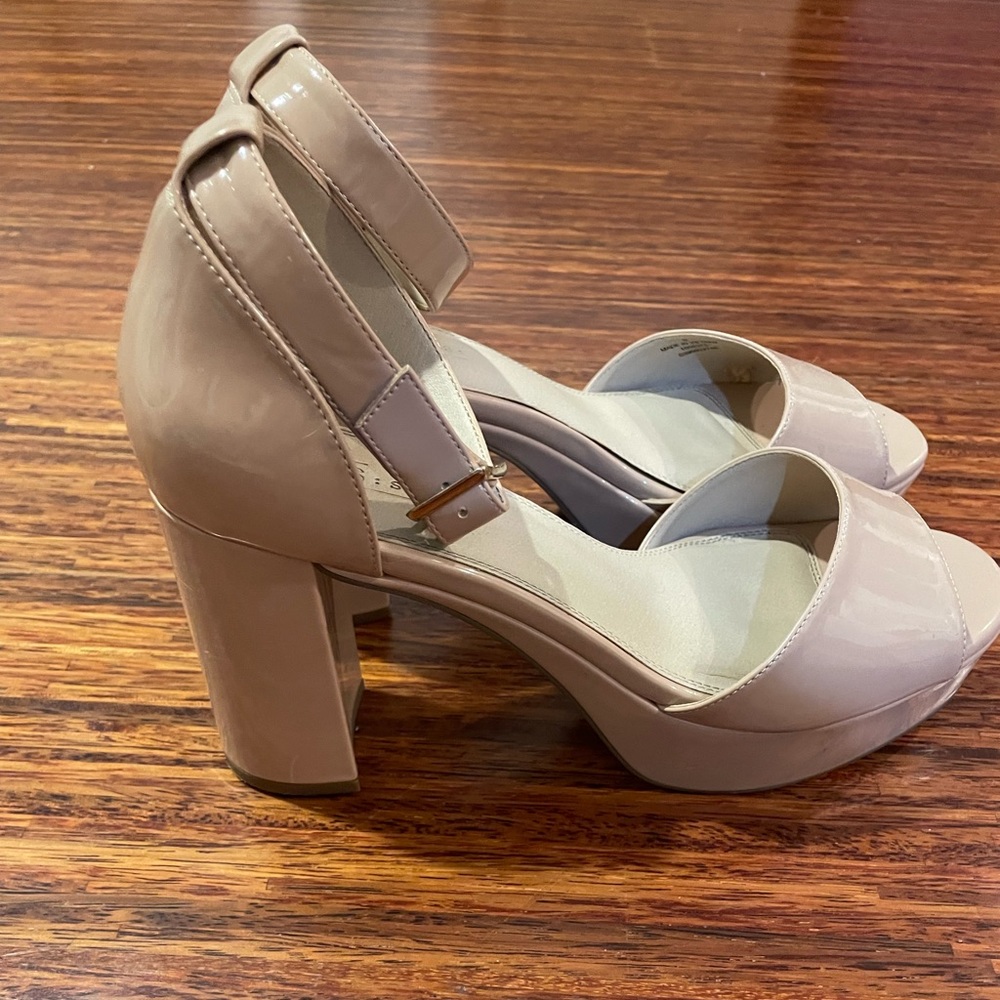 Nude high heels size 10